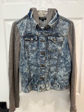 Relativity Blue Acid-Wash Denim Jacket with Gray Knit Sleeves and Hood